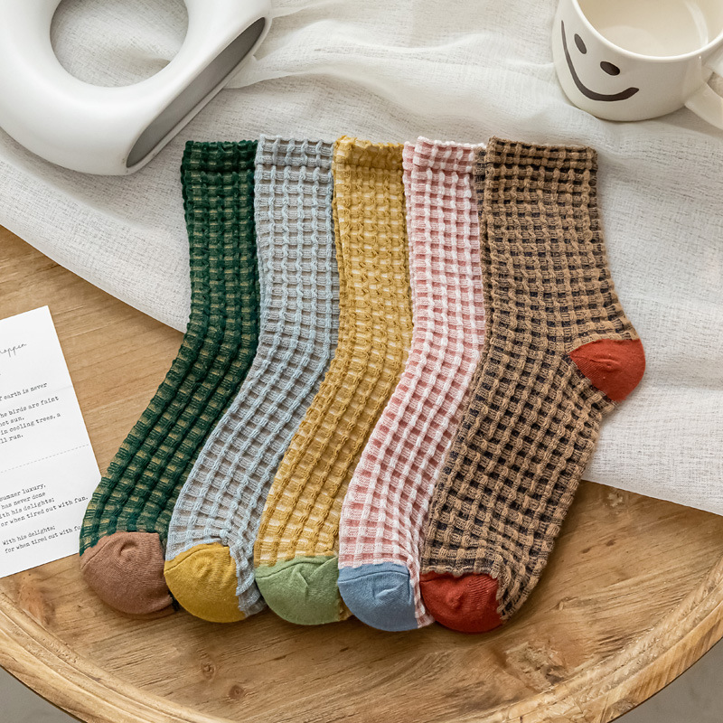 Vintage Fashion Korea - 1 pasang kaus kaki putih motif