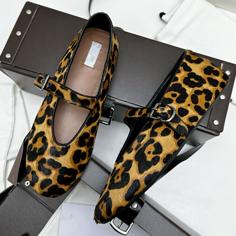 Sepatu Mary Jane Sol Datar Mot - Vintage Fashion Bloggers ulasan dan harga